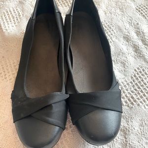 Baretrap Misty flat in black size 8.5